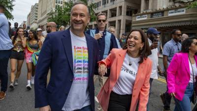 Kamala Harris Becomes First Sitting Vice President to Take Part in a Pride Event - www.etonline.com - Columbia