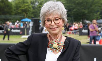 Rita Moreno rocks chic outfit to celebrate the Puerto Rican Day Parade at the 2021 Tribeca Film Festival - us.hola.com - Puerto Rico