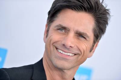 John Stamos Helps Distribute Food To Disadvantaged Families And Children Ahead Of Father’s Day - etcanada.com - Los Angeles