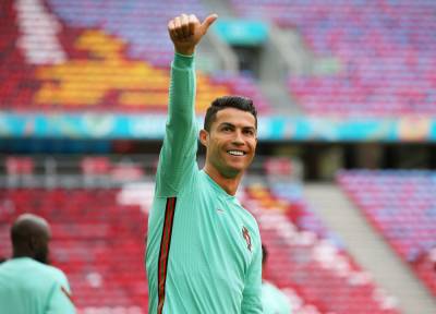 Cristiano Ronaldo Removes Coke Bottles From Podium At UEFA Euro 2020 Press Conference - etcanada.com - Portugal