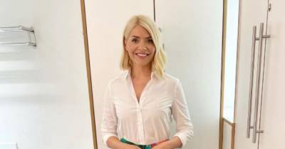 Holly Willoughby prepares to 'crush watermelons' as she stuns in £155 printed skirt - www.ok.co.uk