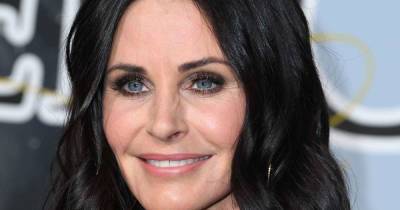Courteney Cox shares rare pic of her daughter and they look alike - www.msn.com
