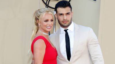 Britney Spears Leans In For A Kiss With Boyfriend Sam Asghari In Sultry New Pic - hollywoodlife.com