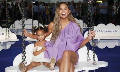 Chrissy Teigen shows off her new tattoo drawn by daughter Luna - us.hola.com