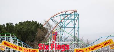 Two People Hospitalized After Six Flags Ride Malfunctions - www.justjared.com - New York - New Jersey - city Jackson