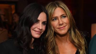 Jennifer Aniston Gushes Over BFF Courteney Cox In Sweet 57th Birthday Tribute: See Pic Videos - hollywoodlife.com