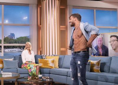 This Morning viewers had plenty to say about their male stripper guest - evoke.ie