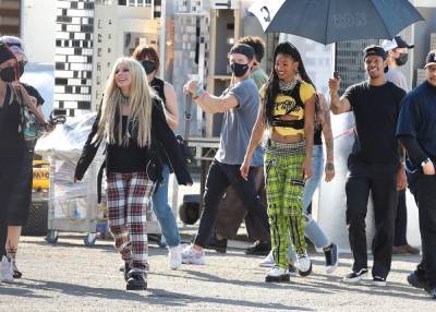 Avril Lavigne And Willow Smith Rock Out As They Film Music Video Together In L.A. For New Pop-Punk Track - etcanada.com