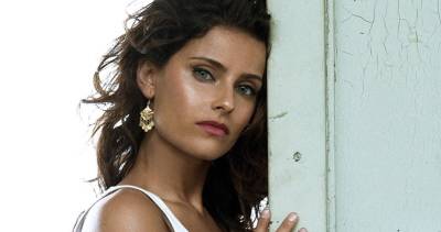 Official Charts Flashback 2006: Nelly Furtado struts her way to Number 1 with Maneater - www.officialcharts.com - Britain