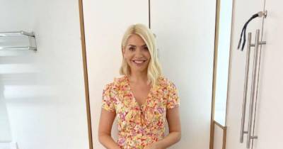 Holly Willoughby brightens up This Morning with colourful dress from her favourite brand - www.ok.co.uk