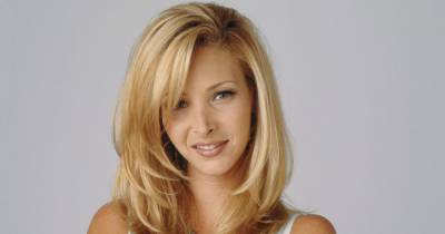 Friends’ Lisa Kudrow ditches signature Phoebe blonde for copper-coloured hair - www.ok.co.uk