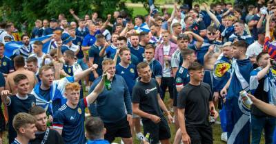 Hundreds of Tartan Army fans party in London's Hyde Park leaving joggers 'bemused' at men in kilts - www.dailyrecord.co.uk - Scotland - London