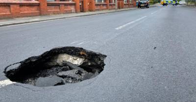 Emergency closure of Manchester road after sinkhole appears - www.manchestereveningnews.co.uk - county Newton