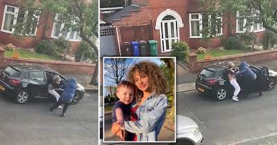 Terrifying moment young mum scrambles to save toddler as thugs steal her car in Snapchat set-up - www.manchestereveningnews.co.uk
