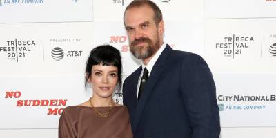 David Harbour & Lily Allen Are The Cutest Couple at 'No Sudden Move' Premiere at Tribeca - www.justjared.com - New York