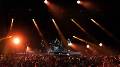 Metal fans mosh at 1st UK live music festival since pandemic - abcnews.go.com - Britain