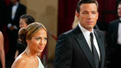 Jennifer Lopez and Ben Affleck Were Photographed Displaying Some Cozy PDA - www.glamour.com