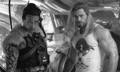 Chris Hemsworth celebrates the wrap of ‘Thor: Love and Thunder’ with Taika Waititi - us.hola.com