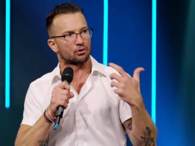 Ex-Hillsong Pastor Carl Lentz Hit With SHOCKING New Sexual Abuse Allegations From Nanny -- Who Says His Wife KNEW! - perezhilton.com