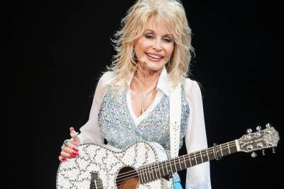 Dolly Parton wears makeup to bed in case of an earthquake - nypost.com - Tennessee