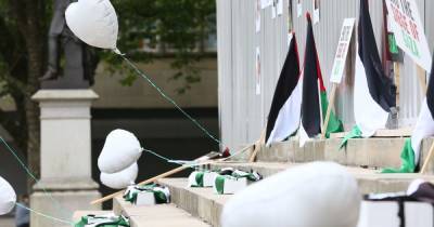 Young protesters' touching tribute to Palestinian children killed in conflict - www.manchestereveningnews.co.uk - Palestine