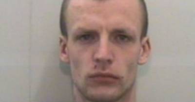 Public warned not to approach man hunted by police - www.manchestereveningnews.co.uk - Manchester