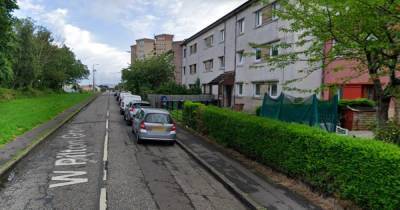 Attempted murder probe as man found injured in Edinburgh stairwell and cops hunt 'blue car' - www.dailyrecord.co.uk