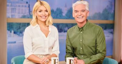 Holly Willoughby and Phillip Schofield 'on brink of tears' hosting This Morning during pandemic - www.ok.co.uk