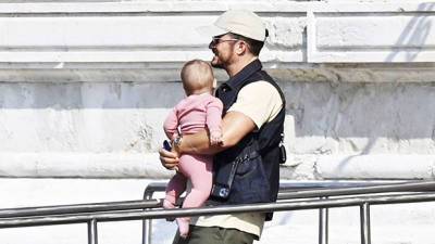 Orlando Bloom Cuddles Baby Daisy, 9 Months, As They Head On Venice Boat Ride With Katy Perry - hollywoodlife.com - Italy