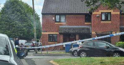 Body of man found inside Eccles house with large police cordon in place - www.manchestereveningnews.co.uk