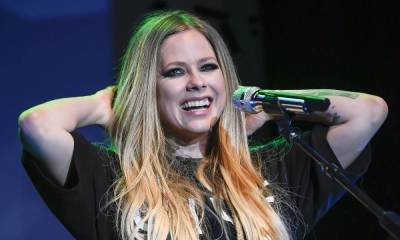 Avril Lavigne's new social media debut leaves fans feeling nostalgic - hellomagazine.com