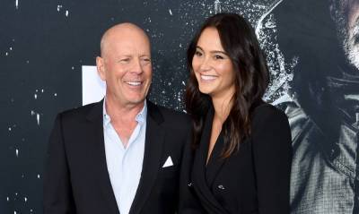 Bruce Willis delights fans with rare family photo with two daughters - hellomagazine.com