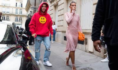 Hailey Bieber looks pretty in pink while headed to dinner with Justin Bieber in Paris - us.hola.com - Paris