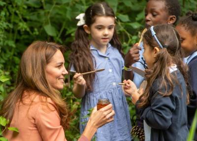 Kate Middleton Brings Homemade Honey To Local Schoolchildren During Surprise Royal Engagement - etcanada.com