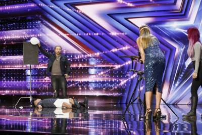 Simon Cowell Pulls Terrifying Prank On Sofia Vergara On ‘America’s Got Talent’ - etcanada.com