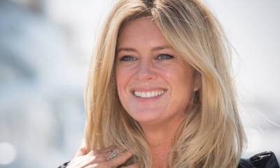 Rachel Hunter and lookalike sister could be twins in rare family photo - hellomagazine.com - New Zealand