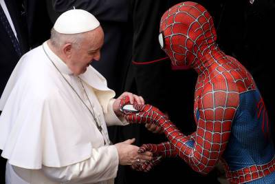 Spider-Man gives Pope Francis his own Marvel hero mask at Vatican - nypost.com - Vatican - city Vatican