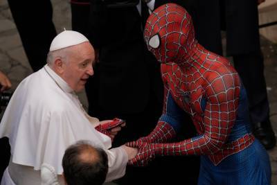 ‘Super-Hero’ In Spider-Man Outfit Meets Pope At Vatican - etcanada.com - Italy - Vatican - city Vatican - county Pope