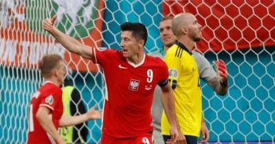 Robert Lewandowski punishes Man United defender Victor Lindelof with brilliant finish for Poland - www.manchestereveningnews.co.uk - Sweden - Poland