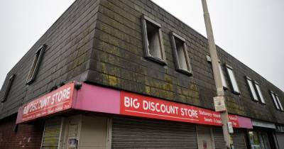 Windows smashed through in fire during burglary at Salford shop - www.manchestereveningnews.co.uk