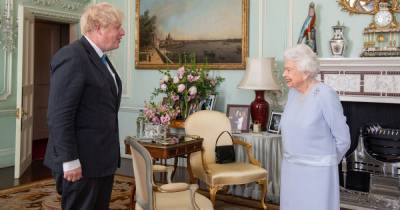Queen calls Matt Hancock 'poor man' at meeting with Boris Johnson - www.ok.co.uk - Britain
