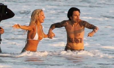 Lily James and Sebastian Stan film Pamela Anderson and Tommy Lee’s famous beach wedding - us.hola.com - Mexico