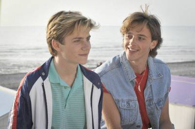 Film Review: “Summer of 85” unfurls a gay love story with sinister overtones - www.metroweekly.com - Britain - Philippines