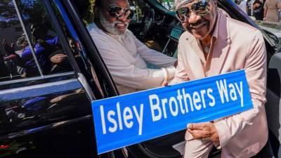 Streets renamed for Isley Brothers in 2 New Jersey towns - abcnews.go.com - New Jersey