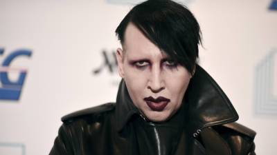 Marilyn Manson to turn himself in on arrest warrant over assault charges - www.foxnews.com - Los Angeles - state New Hampshire