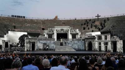Verona Arena subs monumental sets with dynamic video - abcnews.go.com - Italy