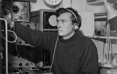 Synthesiser pioneer and composer Peter Zinovieff dies aged 88 - www.nme.com - Britain