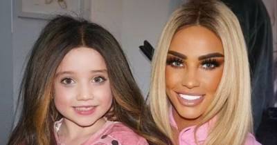 Katie Price shares sweet snap of daughter Bunny, 6, as she dons brunette wig - www.ok.co.uk