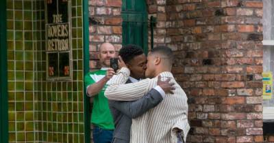 James Bailey - How Coronation Street filmed its first post-pandemic kiss between actors - manchestereveningnews.co.uk