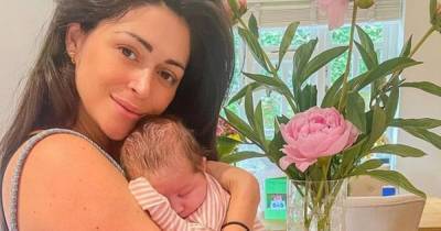 Casey Batchelor goes all natural in sweet snap with newborn daughter Daisy - www.ok.co.uk